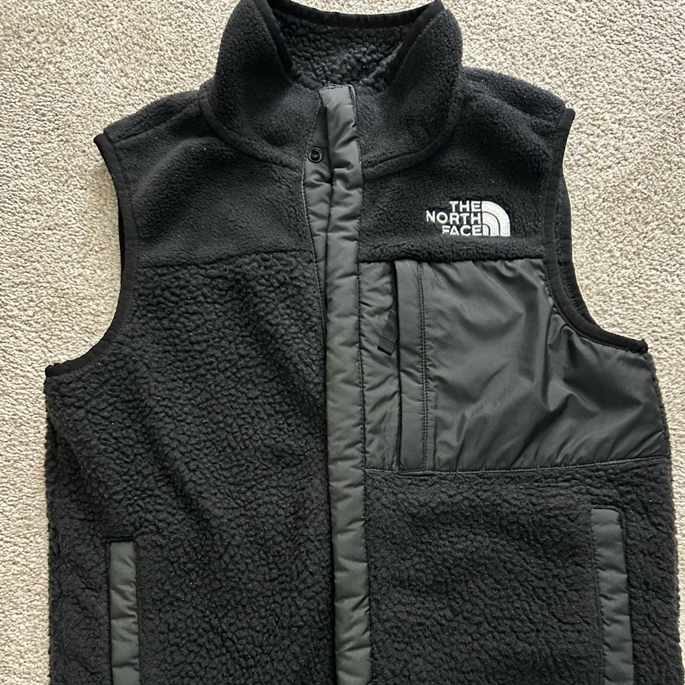 The North Face Kids Black Sherpa Vest - never worn